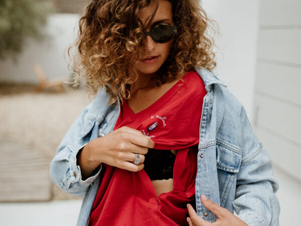 חולצת הנקה | Por la feme